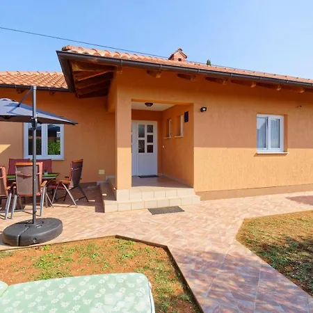 Guest house Tina By Rent Istria