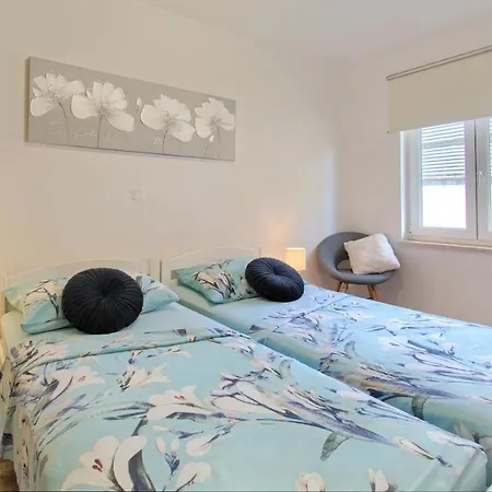 Tina By Rent Istria Guest house 3*