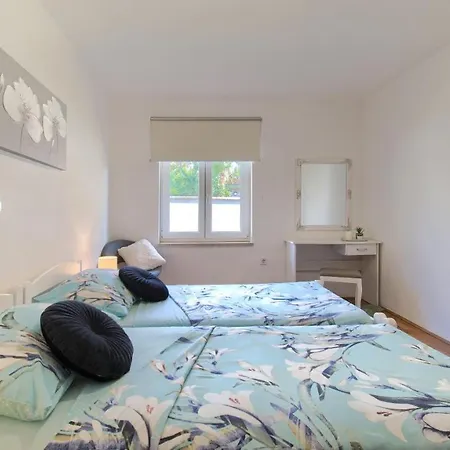 Tina By Rent Istria Guest house 3*